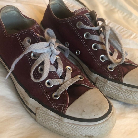 Women’s 6 / Men’s 4 Maroon Converse All Stars - Picture 3 of 3